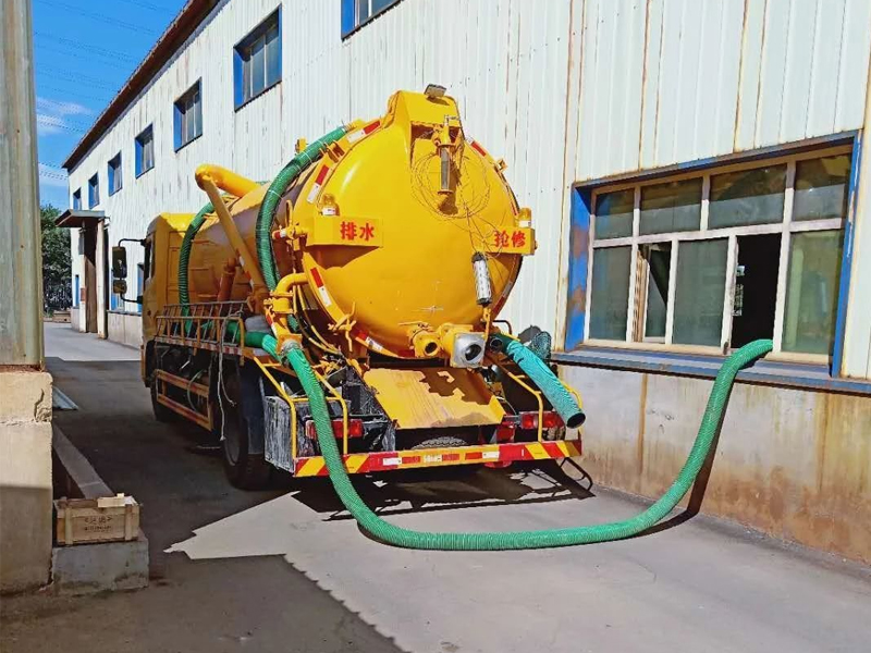 清凉山厂区化粪池清理